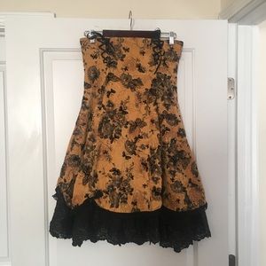 High waisted velvet Goth Lolita skirt 🖤💛
